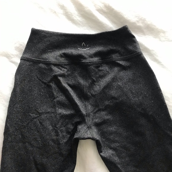 Beyond Yoga Heather Gray Rhythm Leggings XS - Picture 4 of 4
